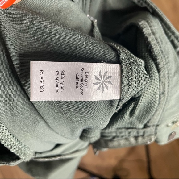 Athleta Women's Green Straight Leg Pants Size 6 - Picture 4 of 7